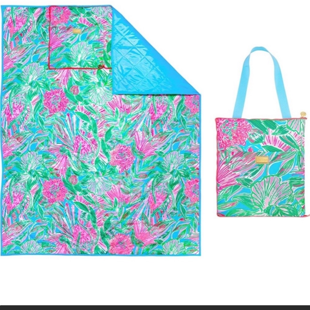 NIP Lilly Pulitzer Beach and Picnic Blanket Pattern/ Coming In Hot